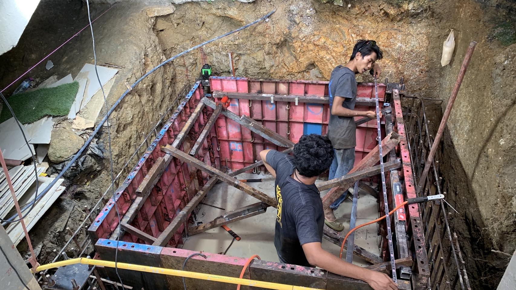 PIT STRUCTURE